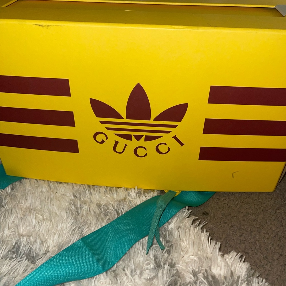 Men’s Gucci/Addidas slides size 6 (women’s size 8)